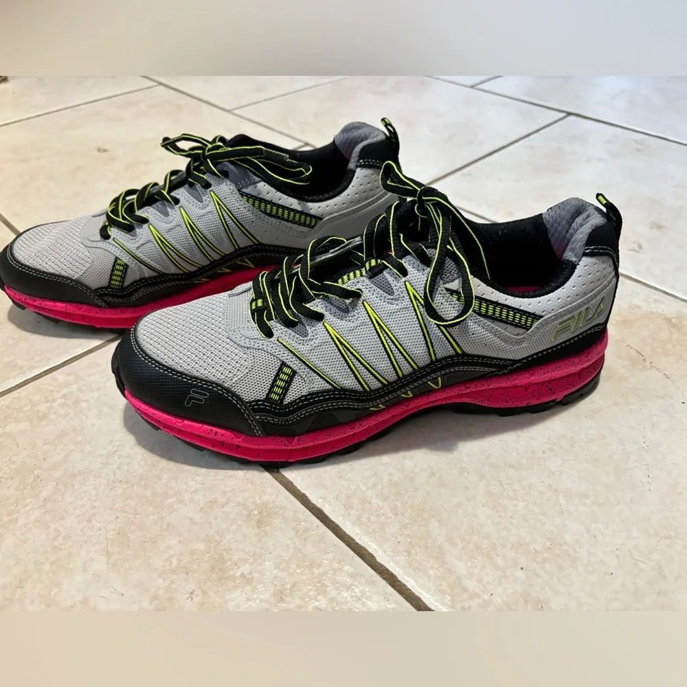 FILA Women's Evergrand Trail Walking Shoes‎ Gray Black Pink Size 9.5